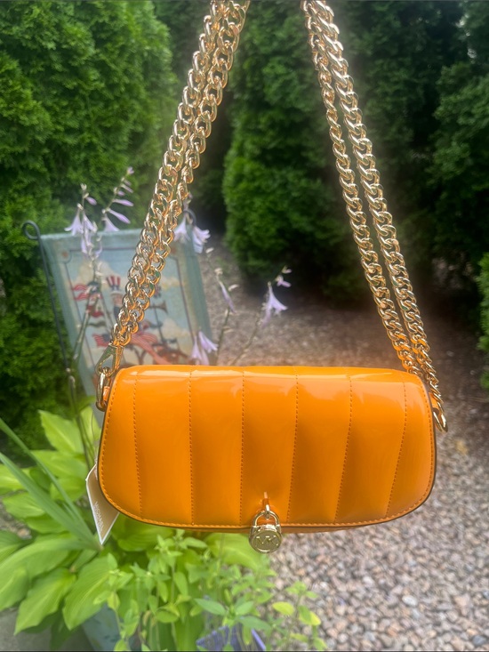 Michael Kors Handbags - Michael Kors Mila 🍊 Patent Quilted Shoulder Bag w/ Gold Chain New. Retail $398
